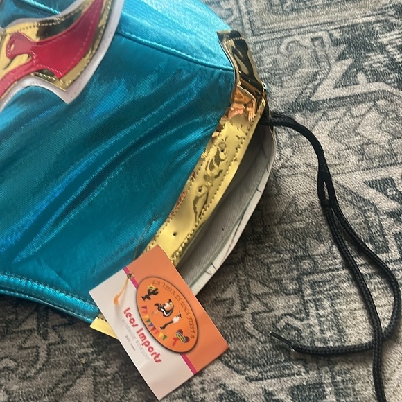 Gold and Black Wrestling Mask Set - Picture 4 of 7